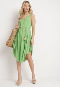 Born2be - Zielona Rozkloszowana Sukienka z Bawełny Tesaxelle. Okazja: na co dzień. Kolor: zielony. Materiał: bawełna. Typ sukienki: proste. Styl: klasyczny, casual, elegancki, wizytowy #1