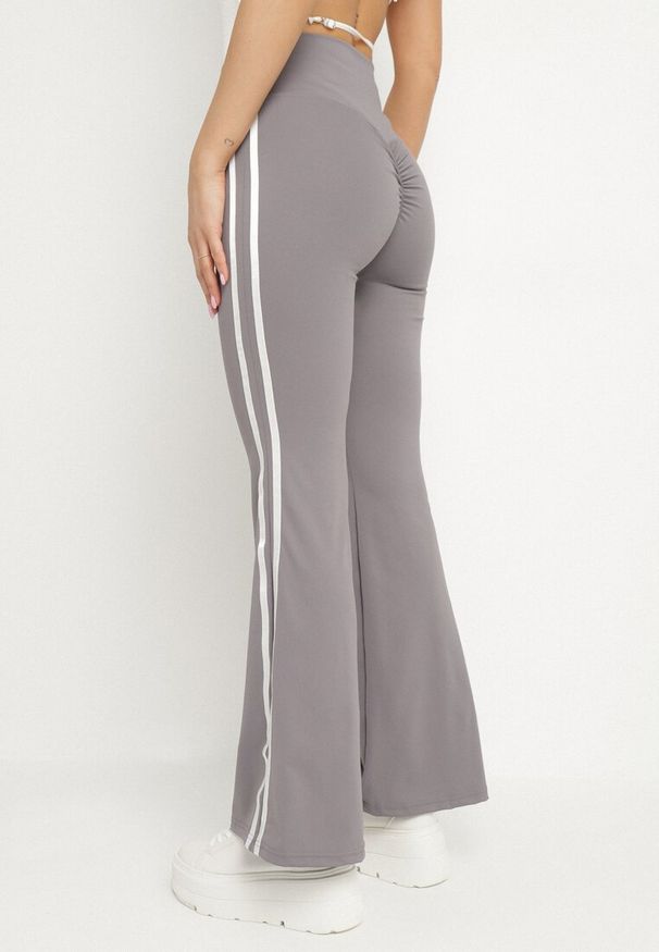 Born2be - Szare Marszczone Legginsy Dzwony z Wysokim Stanem i Lampasami Nakatia. Okazja: na co dzień. Stan: podwyższony. Kolor: szary. Styl: sportowy, elegancki, casual