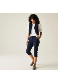 Regatta - Damskie spodnie Bayletta Capri. Kolor: niebieski. Materiał: elastan, bawełna. Sport: turystyka piesza #1