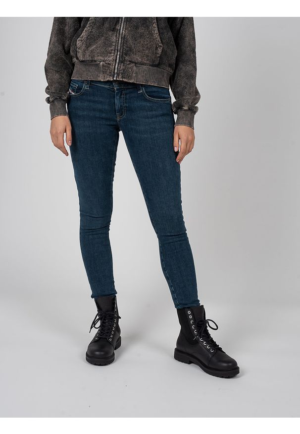 Diesel Jeansy "Slandy-Low" | 00SGSQ069TR | Kobieta | Niebieski. Okazja: na co dzień. Stan: obniżony. Kolor: niebieski. Sezon: lato. Styl: elegancki, casual