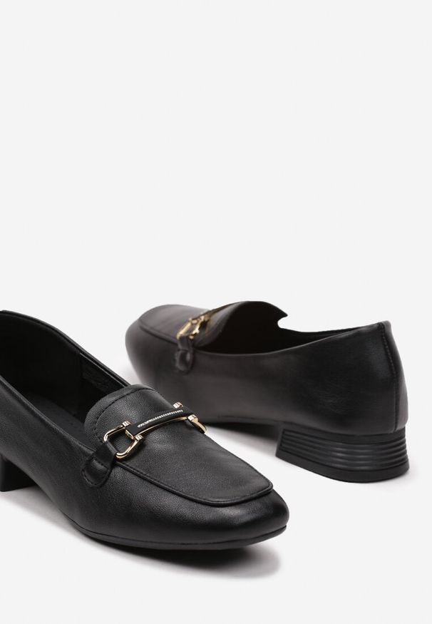 Born2be - Czarne Mokasyny na Niskim Słupku z Klamerką Galoelia. Okazja: na spotkanie biznesowe, do pracy. Kolor: czarny. Materiał: bawełna, jeans. Obcas: na słupku. Styl: biznesowy. Wysokość obcasa: średni