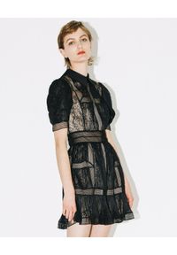 SELF PORTRAIT - Koronkowa sukienka mini. Kolor: czarny. Materiał: koronka. Wzór: aplikacja, koronka. Styl: klasyczny, elegancki. Długość: mini #1