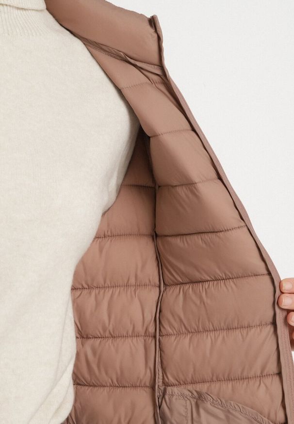 Born2be - Beżowa Pikowanana Kamizelka Sifitta. Okazja: na co dzień. Kolor: beżowy. Materiał: jeans. Styl: klasyczny, casual, elegancki