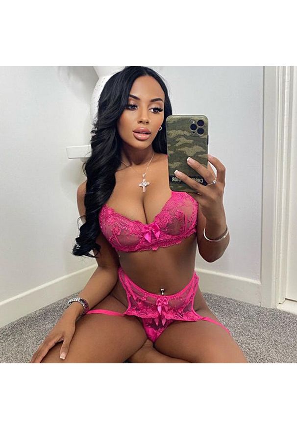 Intica - Komplet bielizny z haftem na specjalne okazje Ruxandra. Kolor: różowy. Materiał: materiał. Wzór: haft