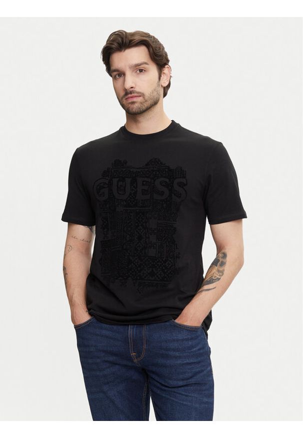 Guess T-Shirt M5YI13 I3Z14 Czarny Regular Fit. Kolor: czarny. Materiał: bawełna