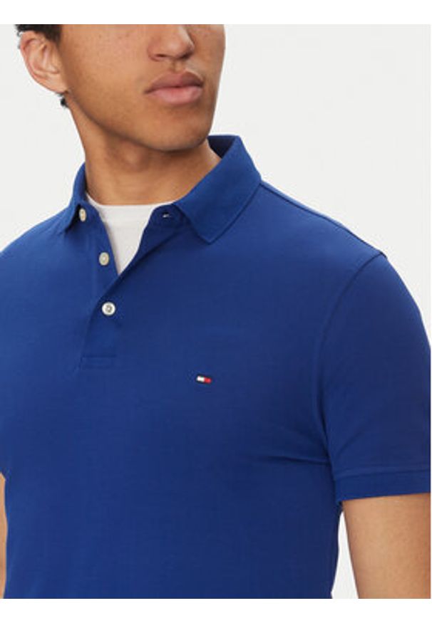 TOMMY HILFIGER - Tommy Hilfiger Polo 1985 MW0MW17771 Niebieski Slim Fit. Typ kołnierza: polo. Kolor: niebieski. Materiał: bawełna