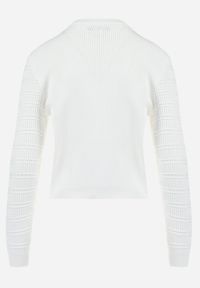 Born2be - Biały Klasyczny Sweter z Napami Tavai. Kolor: biały. Długość rękawa: długi rękaw. Długość: długie. Styl: klasyczny #6