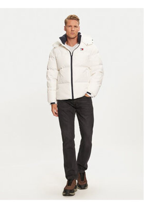 Tommy Jeans Kurtka puchowa Alaska DM0DM20479 Biały Regular Fit. Kolor: biały. Materiał: syntetyk