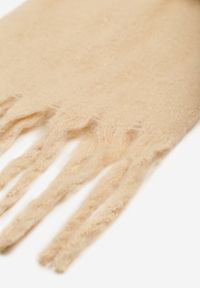 Born2be - Beżowy Szalik z Ozdobnymi Frędzlami Esariana. Okazja: na co dzień. Kolor: beżowy. Wzór: aplikacja. Styl: casual, klasyczny #2