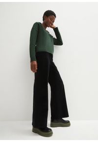 bonprix - Sweter z dekoltem w serek i kapturem. Typ kołnierza: dekolt w serek. Kolor: zielony. Styl: sportowy