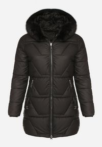 Born2be - Czarna Taliowana Kurtka z Pikowanymi Przeszyciami i Kapturem z Futrem Avileria. Okazja: na co dzień, na spacer. Kolekcja: plus size. Kolor: czarny. Materiał: futro. Styl: casual #5