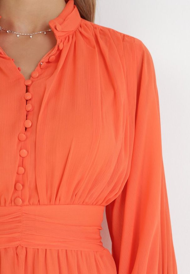 Born2be - Pomarańczowa Taliowana Sukienka Mini z Rękawami 3/4 i Falbanką Serafilla. Kolor: pomarańczowy. Materiał: tkanina. Sezon: wiosna, lato. Długość: mini