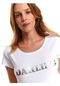 DRYWASH - T-shirt damski z naprintowanym napisem o dopasowanym kroju. Okazja: na co dzień. Typ kołnierza: dekolt w łódkę. Kolor: biały. Długość rękawa: krótki rękaw. Długość: krótkie. Wzór: napisy. Sezon: lato. Styl: casual, wakacyjny #2