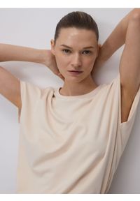 Reserved - T-shirt z modalem - jasnożółty. Kolor: żółty. Materiał: dzianina #1