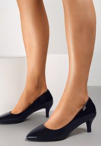 Born2be - Granatowe Czółenka Philenope. Wysokość cholewki: przed kostkę. Zapięcie: bez zapięcia. Kolor: niebieski. Materiał: lakier. Szerokość cholewki: normalna. Wzór: jednolity. Styl: klasyczny, elegancki #1