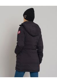 CANADA GOOSE - Czarna kurtka Camp Hooded. Okazja: do pracy, na spacer. Typ kołnierza: kaptur. Kolor: czarny. Materiał: materiał. Wzór: aplikacja. Styl: klasyczny #5