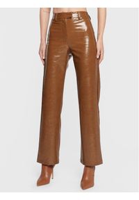Cotton On Spodnie z imitacji skóry 2054453 Brązowy Relaxed Fit. Kolor: brązowy. Materiał: skóra, wiskoza #1
