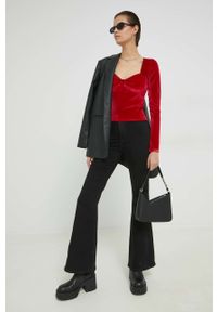 Hollister Co. longsleeve damska kolor czerwony. Kolor: czerwony. Materiał: welur. Długość rękawa: długi rękaw. Długość: długie #5