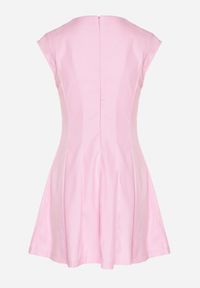 Born2be - Różowa Rozkloszowana Sukienka o Taliowanym Kroju Ellaira. Okazja: na co dzień. Kolor: różowy. Wzór: kolorowy. Styl: casual, elegancki #3