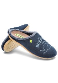 Hot Potatoes by Gioseppo - Granatowe Kapcie Gioseppo-Hot Potatoes Domowe Obuwie Męskie. Okazja: do domu. Kolor: niebieski. Materiał: futro, materiał. Wzór: nadruk, napisy #6