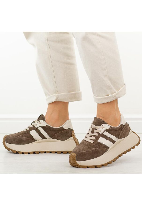 Brązowe skórzane sneakersy damskie DiA 5986. Okazja: na co dzień. Zapięcie: sznurówki. Kolor: brązowy. Materiał: skóra. Szerokość cholewki: normalna. Sezon: wiosna, jesień, lato