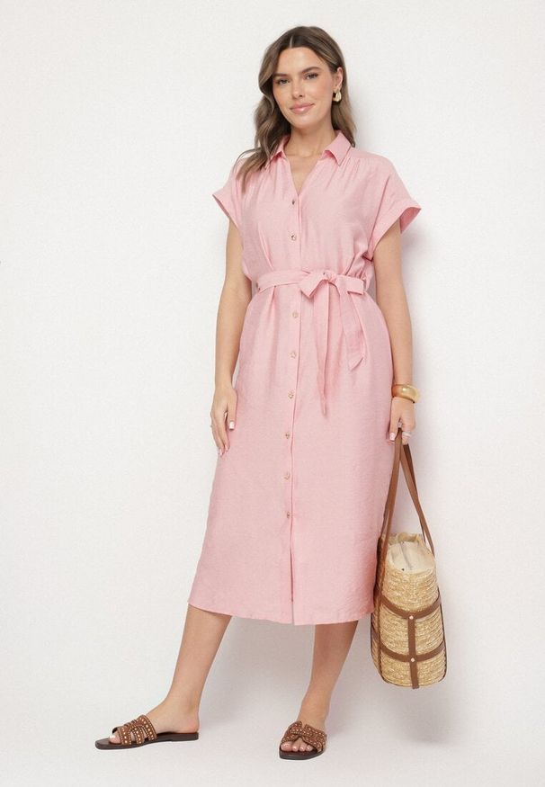 Born2be - Różowa Wiskozowa Sukienka Koszulowa z Paskiem Rinaruna. Okazja: na co dzień. Kolor: różowy. Materiał: wiskoza. Typ sukienki: koszulowe. Styl: elegancki, casual