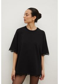 Marsala - Tshirt typu oversize z KORONKĄ w kolorze BLACK- MIDNIGHT-XS/S. Okazja: na co dzień. Materiał: koronka. Wzór: koronka. Styl: klasyczny, casual #1