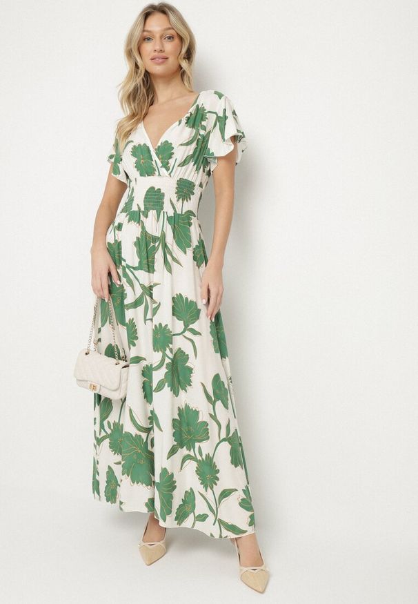 Born2be - Zielona Wiskozowa Sukienka Rozkloszowana w Kwiaty Arisona. Okazja: na randkę. Typ kołnierza: dekolt w kształcie V. Kolor: zielony. Materiał: wiskoza. Wzór: kwiaty. Sezon: wiosna, lato