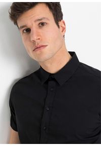 bonprix - Koszula z krótkim rękawem, ze stretchem, slim fit. Kolor: czarny. Materiał: materiał. Długość rękawa: krótki rękaw. Długość: krótkie #3