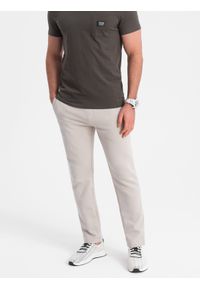 Ombre Clothing - Męskie spodnie dresowe z nogawką bez ściągacza - jasnobeżowe V1. Kolor: beżowy. Materiał: dresówka. Wzór: aplikacja. Styl: klasyczny, sportowy #4