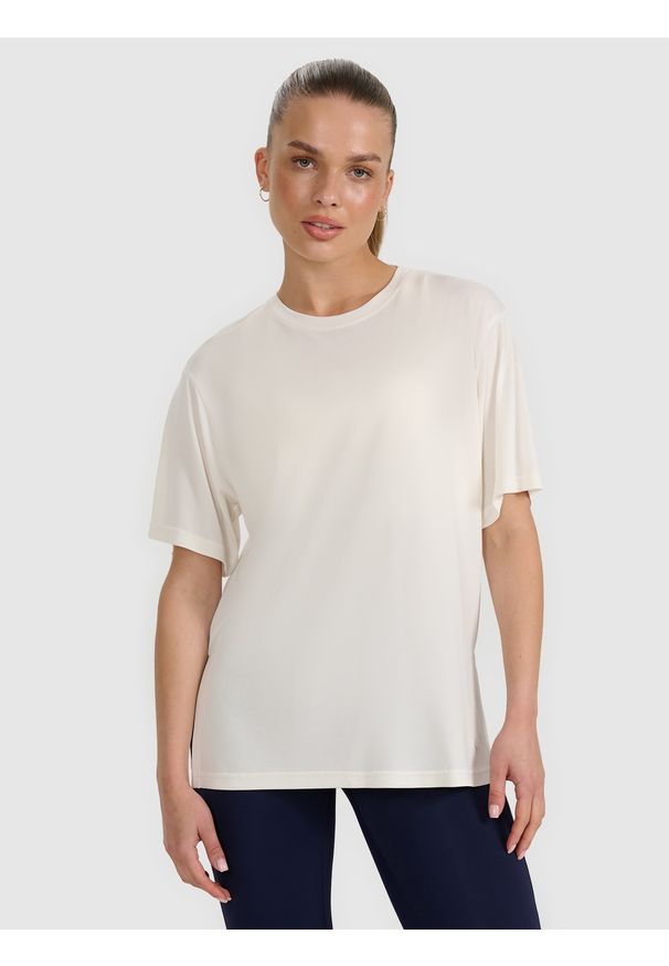 4f - 4F T-shirt oversize z modalem damski - biały XS. Okazja: na co dzień. Kolor: biały. Materiał: jersey, materiał, poliester, skóra. Długość rękawa: krótki rękaw. Długość: krótkie. Wzór: gładki, ze splotem. Styl: casual, klasyczny, sportowy