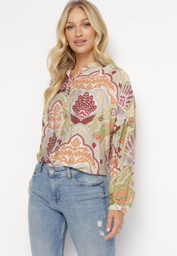 Born2be - Beżowo-Zielona Koszula w Modny Print z Guzikami Jennifas. Kolor: beżowy. Materiał: wiskoza. Wzór: nadruk