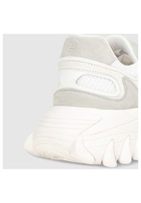 Balmain - BALMAIN Sneakersy skórzane męskie białe B-East. Kolor: biały. Materiał: skóra