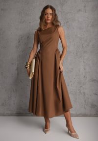 Renee - Brązowa Rozkloszowana Sukienka Koktajlowa z Bawełny z Dekoltem Łódką i Kieszeniami Fanilra. Okazja: na studniówkę, na ślub cywilny, na wesele. Typ kołnierza: dekolt w łódkę. Kolor: brązowy. Materiał: bawełna. Styl: wizytowy #3