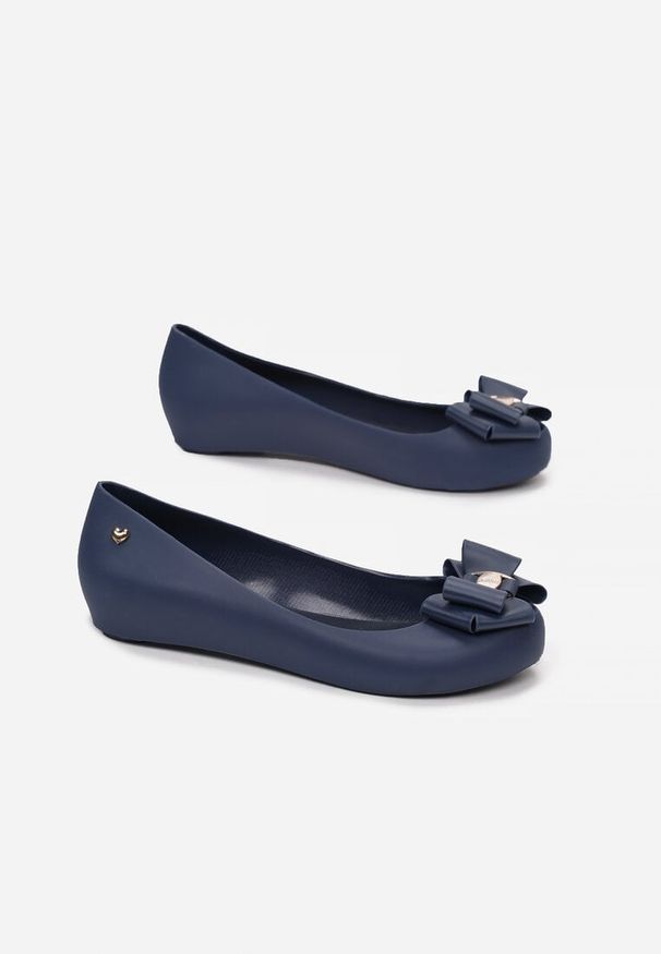 Born2be - Granatowe Balerinki Laimeda. Nosek buta: okrągły. Zapięcie: bez zapięcia. Kolor: niebieski. Materiał: guma. Wzór: aplikacja. Obcas: na koturnie