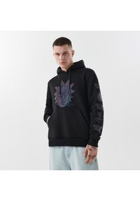 Cropp - Bluza z kapturem Rick i Morty - Czarny. Typ kołnierza: kaptur. Kolor: czarny. Materiał: bawełna, dresówka, dzianina. Długość rękawa: długi rękaw. Długość: długie. Wzór: nadruk #1