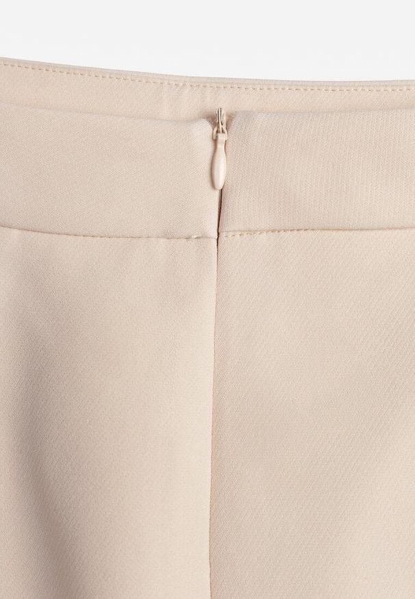 Renee - Beżowa Ołówkowa Spódnica VICES w Stylu Basic Fretima. Okazja: na co dzień. Kolor: beżowy. Materiał: dzianina. Styl: casual, elegancki