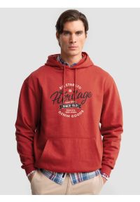 Big-Star - Bluza męska z kapturem z nadrukiem ceglasta Herity 704. Okazja: na co dzień. Typ kołnierza: kaptur. Kolor: czerwony. Materiał: dzianina, jeans. Wzór: nadruk. Styl: casual #4