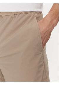 Calvin Klein Szorty materiałowe K10K112836 Beżowy Straight Fit. Kolor: beżowy. Materiał: syntetyk #4