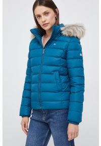 Tommy Jeans kurtka puchowa DW0DW08588.9BYY damska zimowa. Okazja: na co dzień. Kolor: turkusowy. Materiał: puch. Sezon: zima. Styl: casual #1