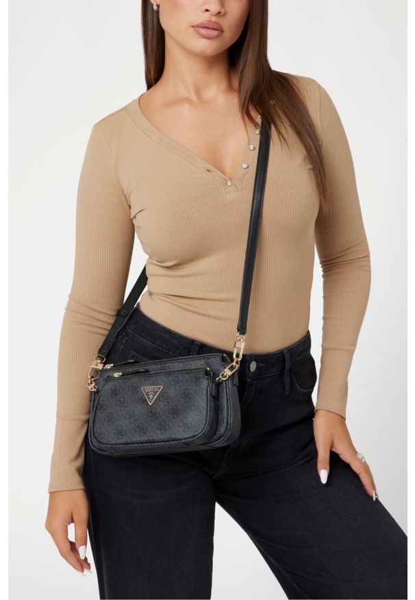 Guess - GUESS Czarna kopertówka damska Noelle. Kolor: czarny. Materiał: skórzane. Rozmiar: małe