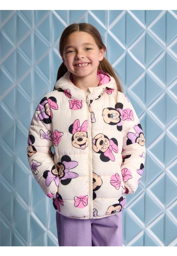 Sinsay - Kurtka pikowana Myszka Minnie - kremowy. Typ kołnierza: kokarda. Kolor: kremowy. Wzór: motyw z bajki