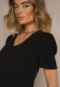Renee - Czarny T-shirt z Trójkątnym Dekoltem Sunille. Okazja: na co dzień. Kolor: czarny. Materiał: jeans. Styl: casual