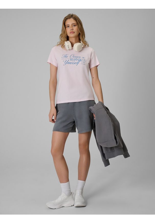 4f - 4F T-shirt regular z nadrukiem damski - różowy M. Okazja: na co dzień, na spacer, do pracy. Kolor: różowy. Materiał: materiał, bawełna. Wzór: nadruk. Styl: casual