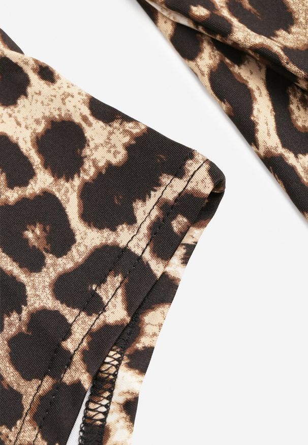 Renee - Brązowe Body w Panterkę z Kwadratowym Dekoltem i Długim Rękawem Gazzla. Typ kołnierza: dekolt kwadratowy. Kolor: brązowy. Długość rękawa: długi rękaw. Długość: długie. Wzór: motyw zwierzęcy