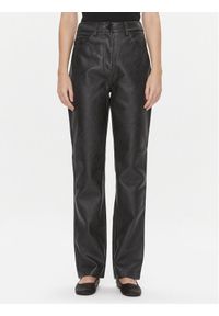 Calvin Klein Jeans Spodnie z imitacji skóry J20J222552 Czarny Straight Fit. Kolor: czarny. Materiał: skóra #1