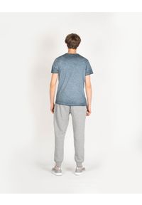 Pepe Jeans T-shirt "Yoram" | PM507562 | Yoram | Mężczyzna | Niebieski. Okazja: na co dzień. Kolor: niebieski. Materiał: bawełna. Wzór: nadruk, aplikacja. Styl: casual #4