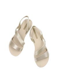 Beżowe Sandały Ipanema Wsuwane Wodoodporne Obuwie Damskie. Okazja: na spacer, na plażę, na co dzień. Zapięcie: bez zapięcia. Kolor: beżowy. Wzór: paski. Sezon: lato. Styl: casual, elegancki #5