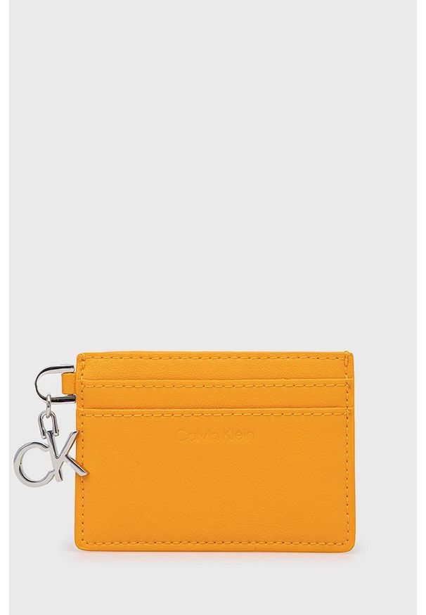 Calvin Klein etui na karty damski kolor pomarańczowy. Kolor: pomarańczowy. Materiał: materiał. Wzór: gładki