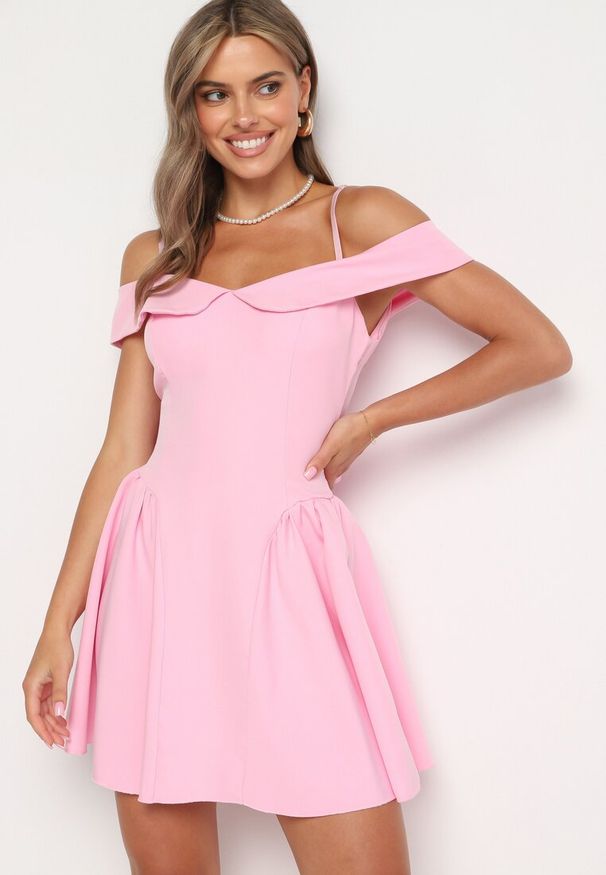 Born2be - Różowa Rozkloszowana Sukienka na Ramiączkach z Usztywnianymi Miseczkami Mivinae. Okazja: na ślub cywilny, na co dzień, na wesele. Kolor: różowy. Materiał: tkanina, jeans. Długość rękawa: na ramiączkach. Sezon: lato. Typ sukienki: rozkloszowane. Styl: casual, wizytowy